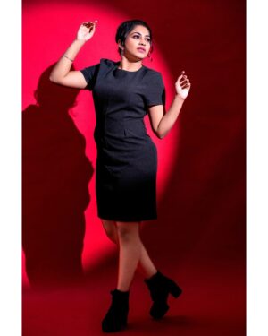 Ankhitha Vinod Instagram - 𝐏𝐨𝐫𝐭𝐟𝐨𝐥𝐢𝐨 𝐒𝐞𝐫𝐢𝐞𝐬 6 - MY FAV ♠️

Photography 📸: @picstory_josecharles
Stylist 👗 : @ramshid_abdul_rasheed
Mua 💄: @lilly_shaneesh_makeup
Lights 🚨 : @alphagearkochi
Retouch 🎨🖌️ : @abhijithbharath

#modern  #black #portfolio #classy #saree #sassy #makeovershoot  #natural #red  #trending #traditional #outfit #followme #ankhithavinod #makeover #love #keralagram #love #freestyle #instagood #instareels #reels #followankhithavinod