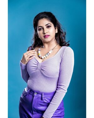 Ankhitha Vinod Instagram - 𝐏𝐨𝐫𝐭𝐟𝐨𝐥𝐢𝐨 𝐒𝐞𝐫𝐢𝐞𝐬 𝟓 - 𝐕𝐈𝐎𝐋𝐄𝐓 💜

Photography 📸: @picstory_josecharles
Stylist 👗 : @ramshid_abdul_rasheed
Mua 💄: @lilly_shaneesh_makeup
Lights 🚨 : @alphagearkochi
Retouch 🎨🖌️ : @abhijithbharath

#modern  #black #portfolio #classy #saree #sassy #makeovershoot  #natural #red  #trending #traditional #outfit #followme #ankhithavinod #makeover #love #keralagram #love #freestyle #instagood #instareels #reels #followankhithavinod