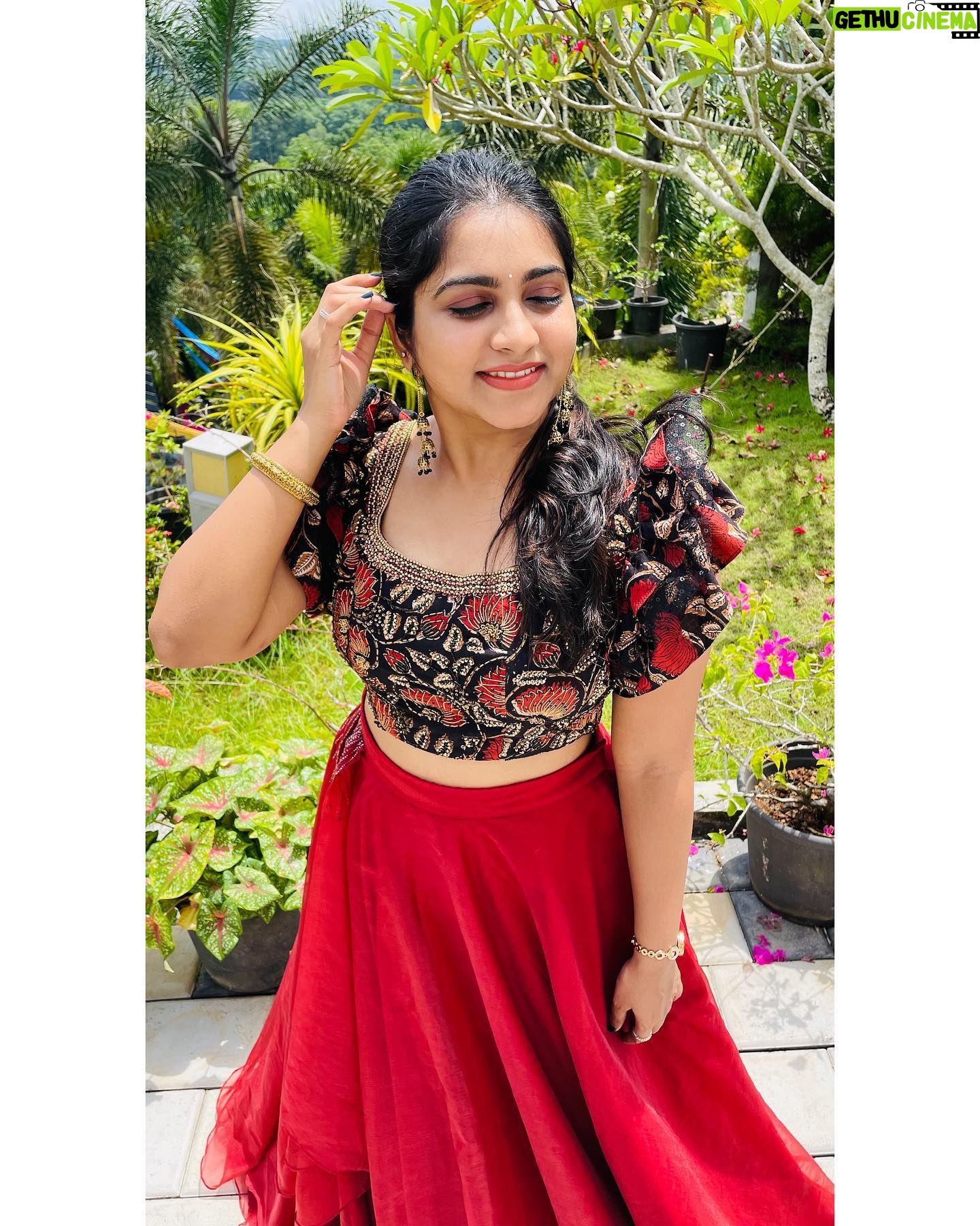 Ankhitha Vinod - 2.3K Likes - Feeling Gorgeous ❤️
👗: @ahamboutique
📸: @rajesh_poonthura
.
#shotoniphone #collaboration #actress #designerwear #mobilephotography #photography #instapost #shootlife #ankhithavinod #croptoplehenga