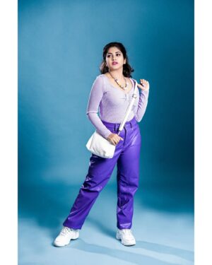 Ankhitha Vinod Instagram - 𝐏𝐨𝐫𝐭𝐟𝐨𝐥𝐢𝐨 𝐒𝐞𝐫𝐢𝐞𝐬 𝟓 - 𝐕𝐈𝐎𝐋𝐄𝐓 💜

Photography 📸: @picstory_josecharles
Stylist 👗 : @ramshid_abdul_rasheed
Mua 💄: @lilly_shaneesh_makeup
Lights 🚨 : @alphagearkochi
Retouch 🎨🖌️ : @abhijithbharath

#modern  #black #portfolio #classy #saree #sassy #makeovershoot  #natural #red  #trending #traditional #outfit #followme #ankhithavinod #makeover #love #keralagram #love #freestyle #instagood #instareels #reels #followankhithavinod