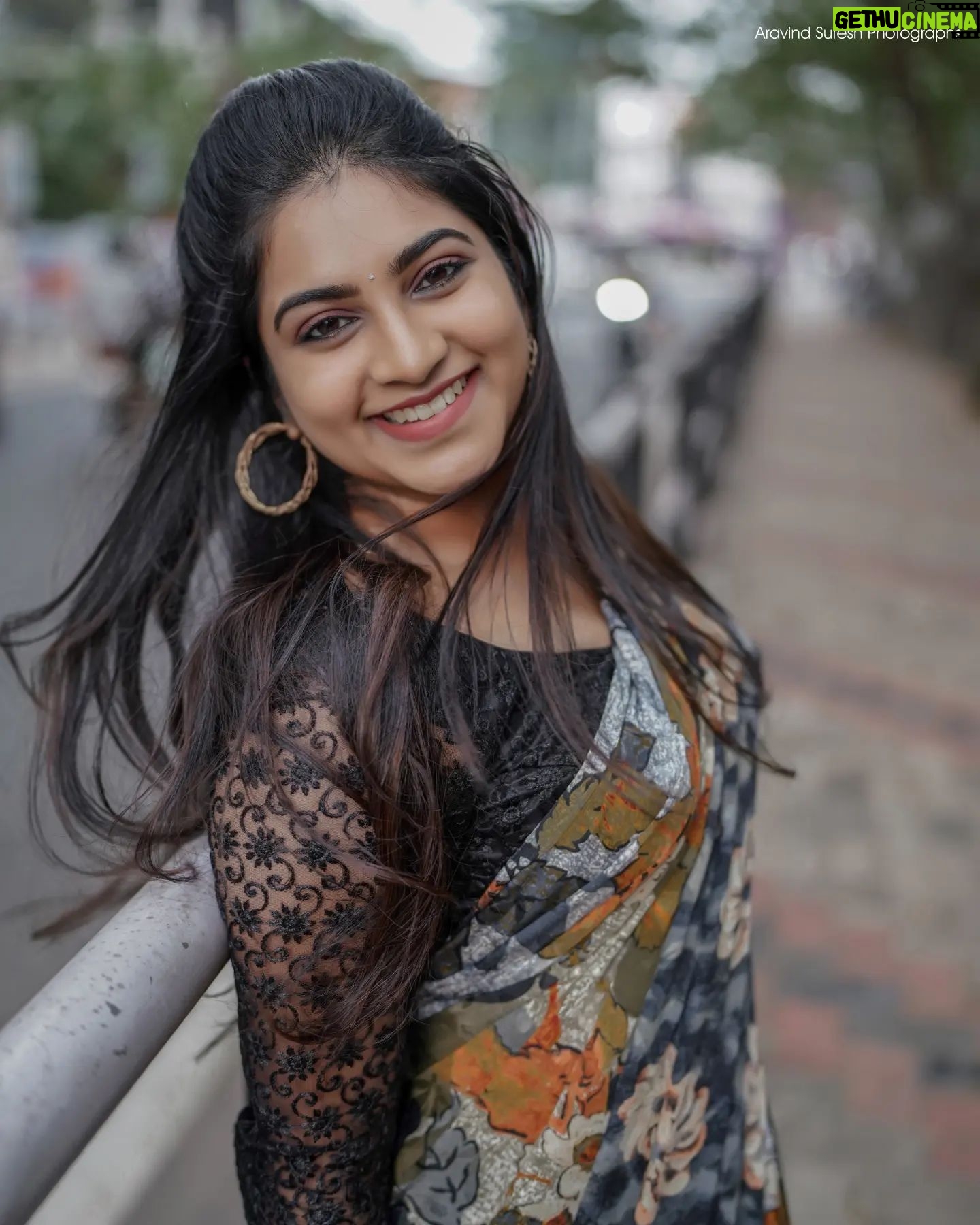 Ankhitha Vinod - 3.5K Likes - 🅦🅐🅝🅓🅔🅡🅔🅡 ❣️🔥
Thiruvalla Road, Bust Stand and Railway station
This was seriously a fun unplanned shoot 😃
📸 : @aravind_vadakkethil
.
#photography #potrait #wanderer #road #railwaystation #busstand #natural #malayalamactress #modelphotography #saree #nomakeup #thiruvalla