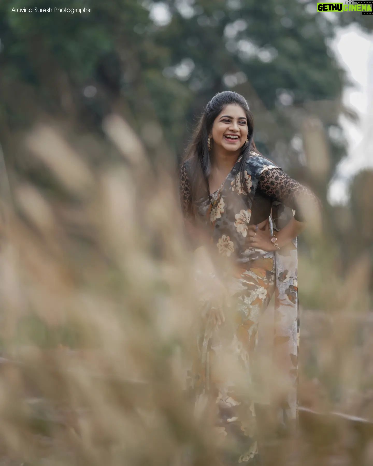 Ankhitha Vinod - 3.5K Likes - 🅦🅐🅝🅓🅔🅡🅔🅡 ❣️🔥
Thiruvalla Road, Bust Stand and Railway station
This was seriously a fun unplanned shoot 😃
📸 : @aravind_vadakkethil
.
#photography #potrait #wanderer #road #railwaystation #busstand #natural #malayalamactress #modelphotography #saree #nomakeup #thiruvalla