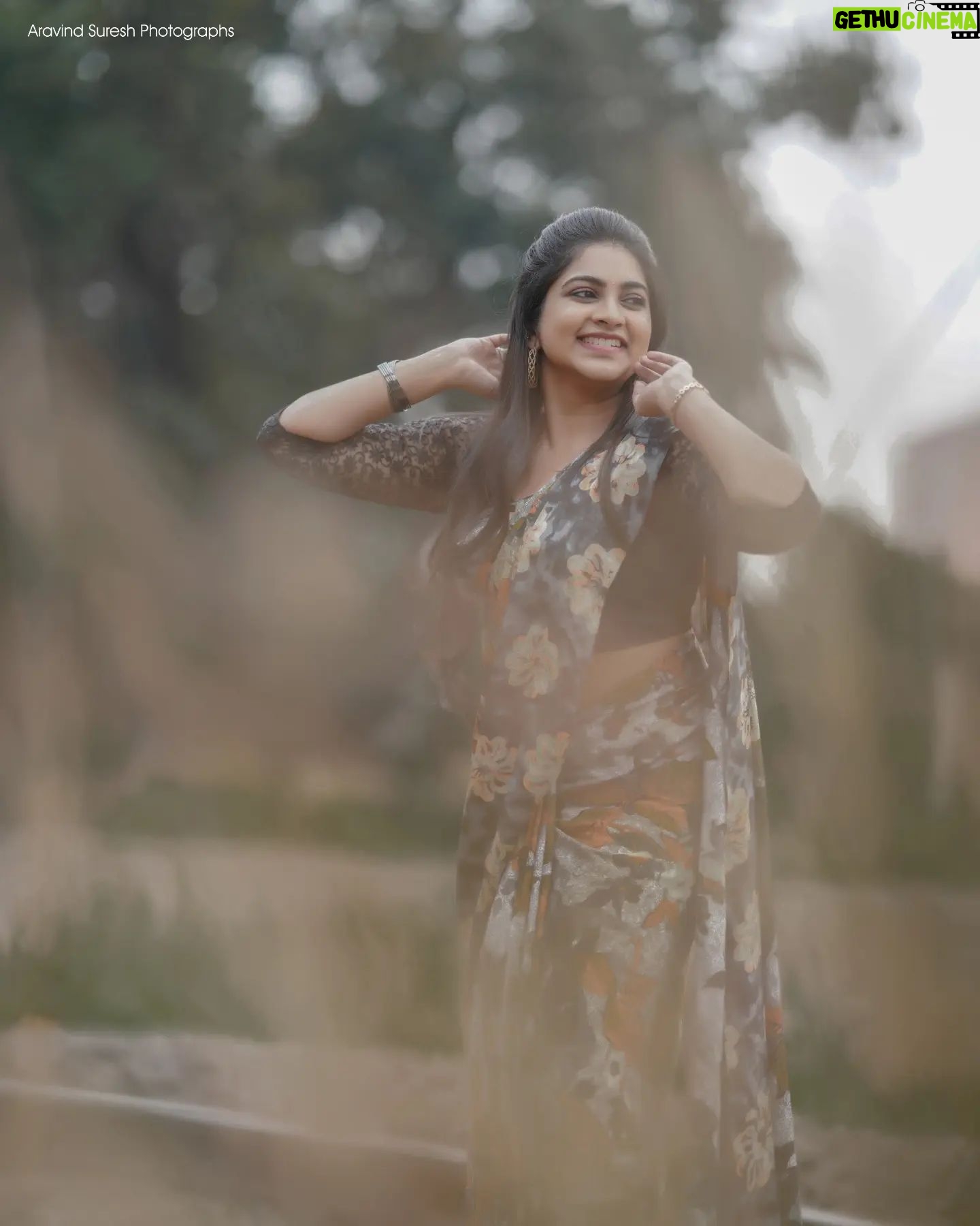 Ankhitha Vinod - 3.5K Likes - 🅦🅐🅝🅓🅔🅡🅔🅡 ❣️🔥
Thiruvalla Road, Bust Stand and Railway station
This was seriously a fun unplanned shoot 😃
📸 : @aravind_vadakkethil
.
#photography #potrait #wanderer #road #railwaystation #busstand #natural #malayalamactress #modelphotography #saree #nomakeup #thiruvalla