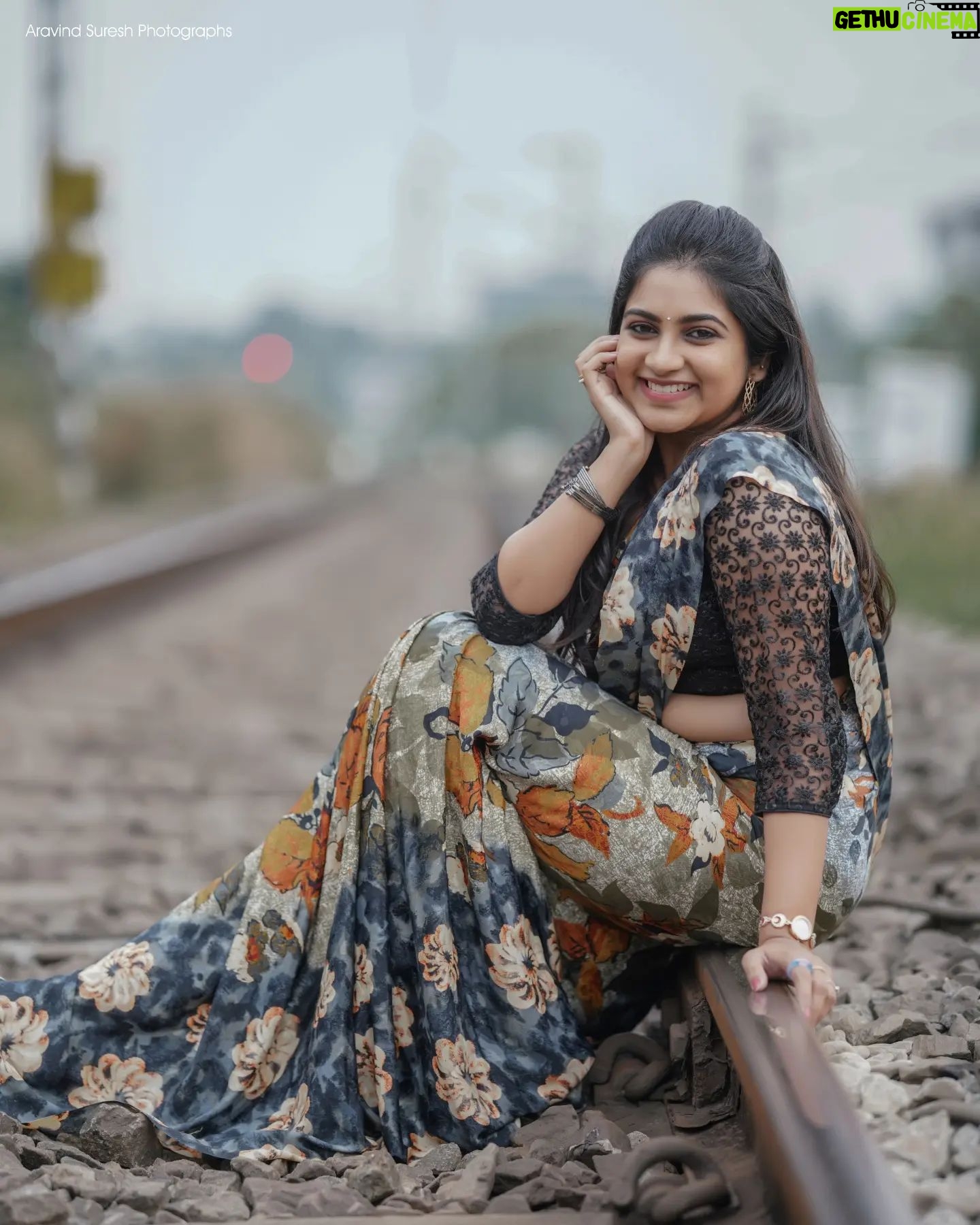 Ankhitha Vinod - 3.5K Likes - 🅦🅐🅝🅓🅔🅡🅔🅡 ❣️🔥
Thiruvalla Road, Bust Stand and Railway station
This was seriously a fun unplanned shoot 😃
📸 : @aravind_vadakkethil
.
#photography #potrait #wanderer #road #railwaystation #busstand #natural #malayalamactress #modelphotography #saree #nomakeup #thiruvalla