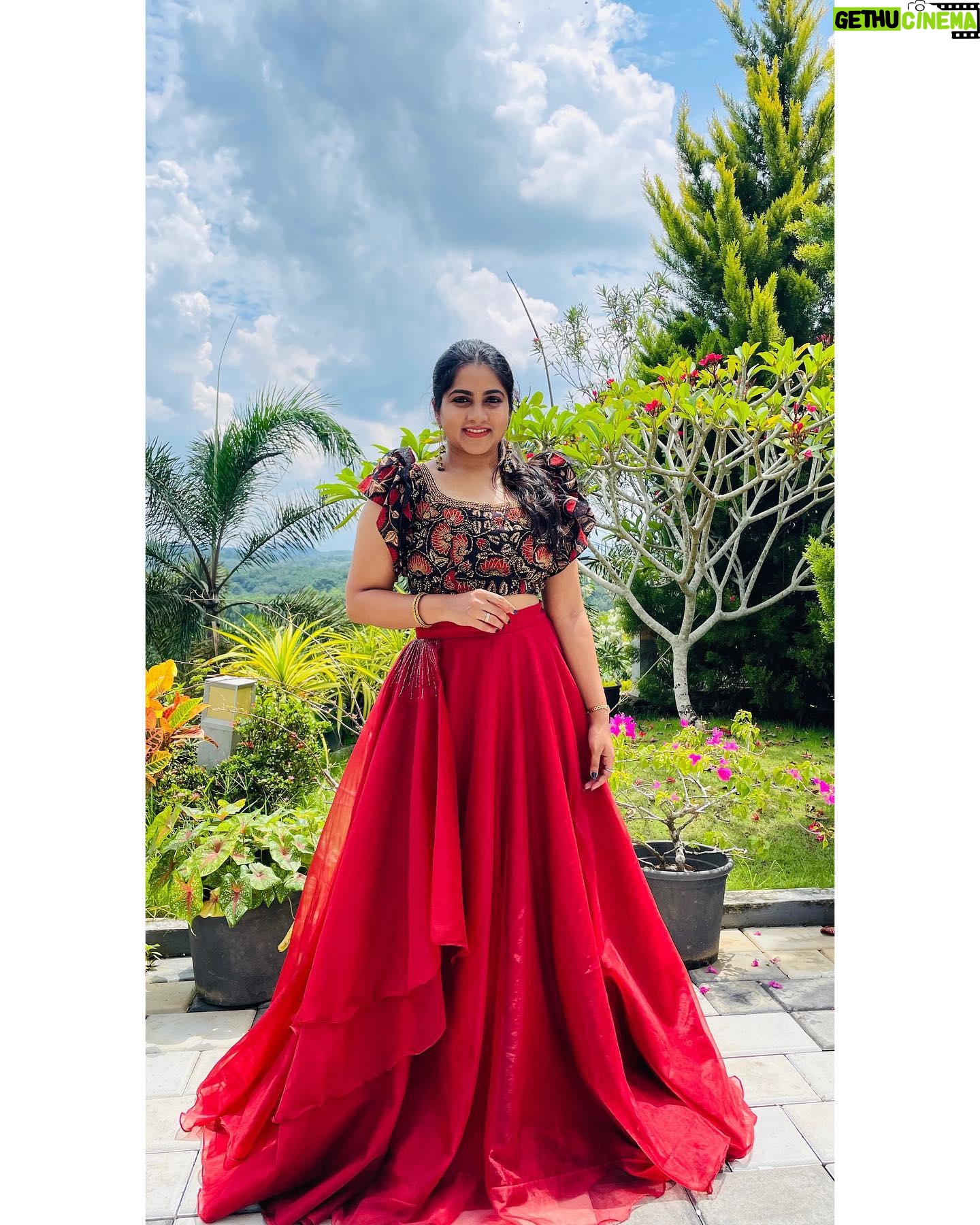 Ankhitha Vinod - 2.3K Likes - Feeling Gorgeous ❤️
👗: @ahamboutique
📸: @rajesh_poonthura
.
#shotoniphone #collaboration #actress #designerwear #mobilephotography #photography #instapost #shootlife #ankhithavinod #croptoplehenga