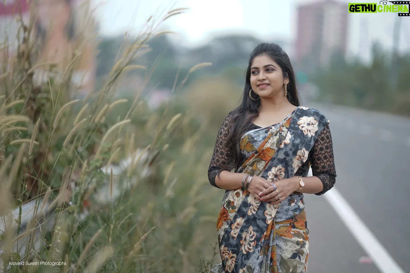 Ankhitha Vinod - 1.8K Likes - 🅡Ⓔ🅣Ⓡ🅞 Ⓑ🅞Ⓛ🅓 💗
📸 : @aravind_vadakkethil
.
#photography #potrait #vintagecar #natural #malayalamactress #modelphotography #saree #nomakeup