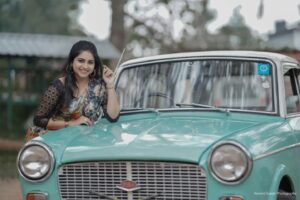 Ankhitha Vinod Instagram - 🅡Ⓔ🅣Ⓡ🅞 Ⓑ🅞Ⓛ🅓 💗
📸 : @aravind_vadakkethil 
.
#photography #potrait #vintagecar #natural #malayalamactress #modelphotography #saree #nomakeup