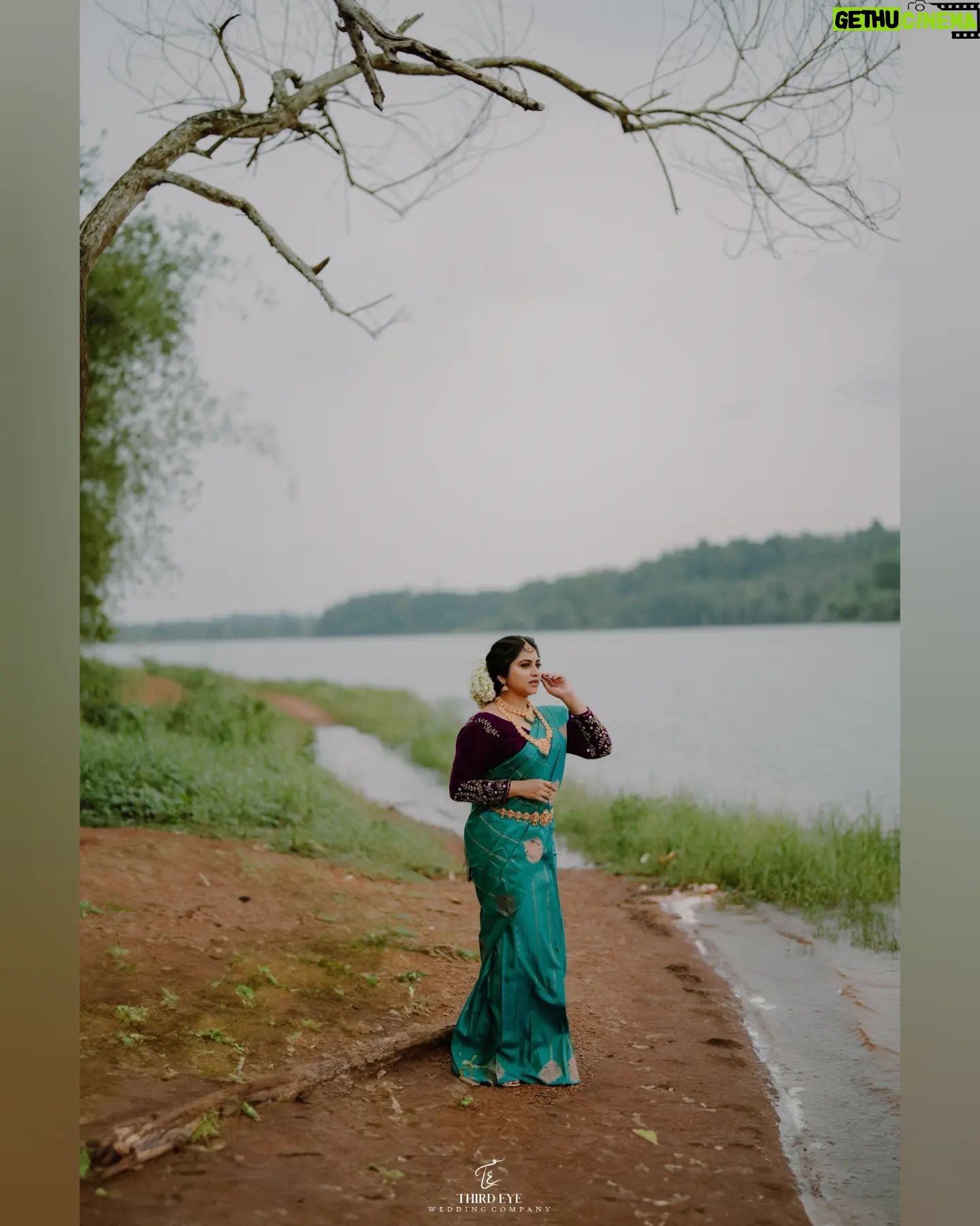 Ankhitha Vinod - 1.1K Likes - 𝐒𝐡𝐨𝐨𝐭 𝐅𝐨𝐫 @diksha_bridalhub 💙💜✨
.
👗 : @chaithra__creations
💄: @diksha_bridalhub
💍: @akshayabridal
📸 : @maheshms__
🎨 : @sree.jith.official
..
#blue #bridal #makeup #bridallook #marriage #boat #actor #celebrity #photoshoot #celebritywedding #trending #picoftheday #shoot