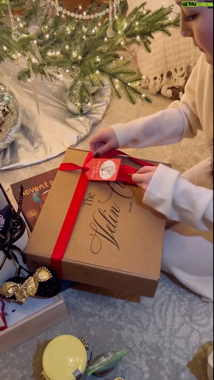 Ankhmaa Gankhuyag Instagram - Thank you for sending me these wonderful gifts every year🫂Thanks y’all♥️ Best of luck for 2024 🎄🥂🎁 @velinmagazine @centraltv.mn @arcticfoxmongolia @lenoxmongolia @michelamazonka