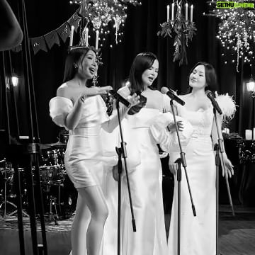 Ankhmaa Gankhuyag Instagram - “Winter love songs” project амжилттай дууслаа🎄🎷🥂 behind the scene🎬 @sarantuya_singer @solongo_official @anu_3girls