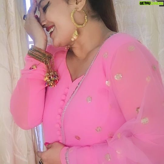Ankita Bhowmick - 422 Likes - ❤️Gehna❤️ that touches your soul...
.
#instagram #reels #reelsinstagram #foryou #bangles #love #emotions #simple #simplicity #traditional #reelsindia #reelitfeelit #instadaily #instalove #instagood #instamood