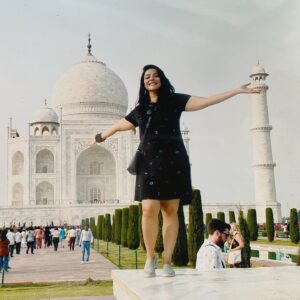 Ankita Shrivastav Instagram - “No, no I don’t want any tourist-type photos.” 
I thought to myself as we entered the Taj, trying to avoid the photographers who were insistent on creating an entire sange-mar-mar portfolio for me. Honestly, I  just wanted to see the monument and run back to the hotel for my corporate show. I had no time. I did feel a little guilty and wondered how the livelihood of these photographers must have been affected with the advent of smart phones.  As I entered the Taj, another photographer came running up to me and went “Arre madam aap toh stand up comedian lag rahe ho!”
“Thanks, par I have a show, main photos nahi click kara paungi”, I blurted. “Are aap click mat karao par….” He paused and hesitated. 
I asked “Par?” “Par ek baat batao aap woh gym wale video main toh lambe lag rahe the, ho toh chote se. Aisa kaise? 

I did not know how to respond to that and I was not sure if it was a compliment. But I laughed anyway and said, “Bhaiyaa, camera ka kamal hai sab.” He still kept checking my height. 
I relented and said, “Bhaiyaa aap photo kheech do, kitna hoga?”
“Aree aap se nahi lenge”, he said. 
“Nahi nahi, aap bata do please!” I insisted.
“Madam 1000 rupee hota hai.” He replied.
 I was shocked. “1000 rupees?” 
“Arre madam aap ek baar khichwa kar toh dekho.” He said with full confidence. 

The photographs were delivered the next day at the hotel. When he was clicking the last picture, he asked me to wear my goggles. “Madam, Taj will be in your eyes!”

I think it’s photoshopped on the goggles. 
He was right though. As I smiled, I realised that I did carry a lot of love in my eyes, back home. ❤️