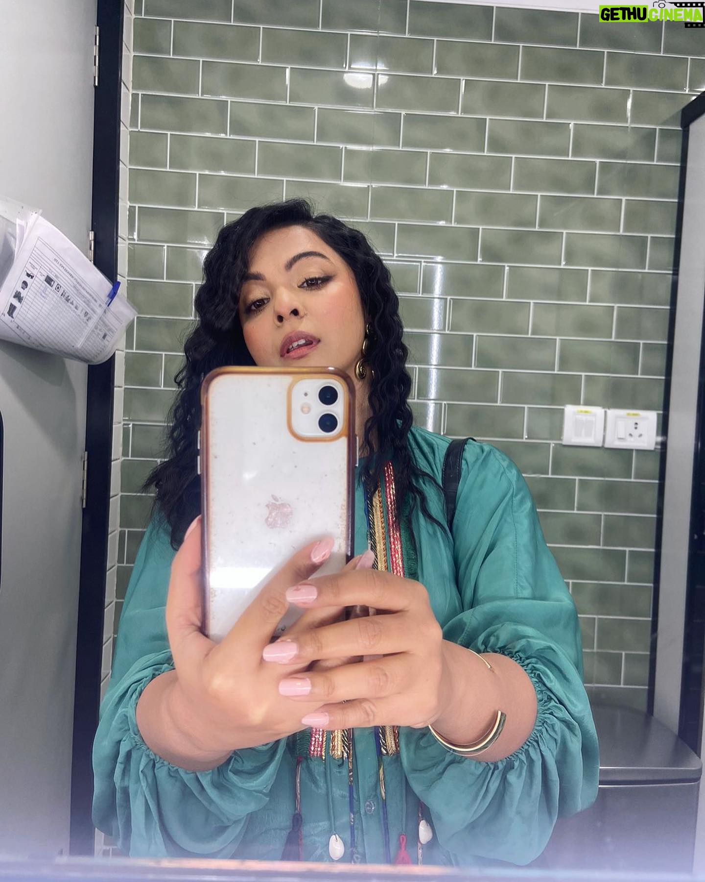 Ankita Shrivastav Instagram - Can u choose 1 photo where I m looking like a vaoowww? ❤️