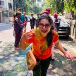 Ankita Shrivastav Instagram - Kitne din lagenge rang jaane mein ? 😂❤️ Family, Colors, gujiya, thandaai! Wishing you a happy happy Holi!