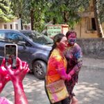 Ankita Shrivastav Instagram - Kitne din lagenge rang jaane mein ? 😂❤️ Family, Colors, gujiya, thandaai! Wishing you a happy happy Holi!