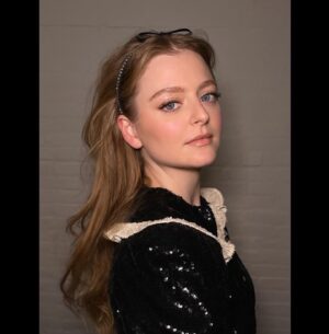 Anna Baryshnikov Instagram - 🌃🐈‍⬛🍸 @miumiu nuit