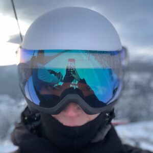 Anna Geislerová Instagram - Kdyz je jen jeden a vyjde to ..A k tomu východ slunce na Medvědíně ..ach! #špindl 🌍