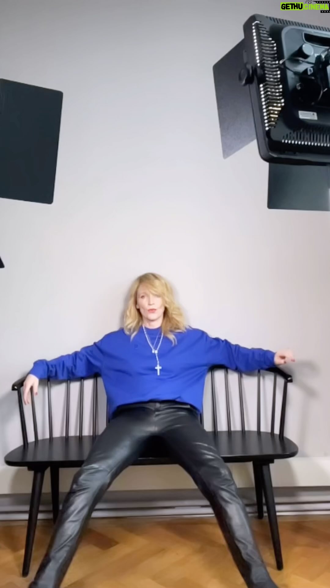Anna Geislerová - 1.2K Likes - A je to tu! Já se normálně zblázním! ;) sice je to dost pozdě pro Vánoční trh ale je to! Děje se to! 🎄🎄🎄GEISLERKA e-shop a první várka! Co tě nezabije !! Prosím račte vstoupit!🫀🫀🫀🫀🫀www.geislerka.cz