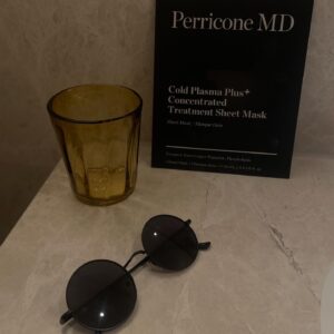 Anna Geislerová Instagram - Moje maska se jmenuje Cold plasma plus  
Není čas ztracet čas a proto chci jen to nejlepší..:)) pro sebe i svou pleť. @perriconemd_czsk  #spoluprace #skincare #facemask 🎏🎏🎏