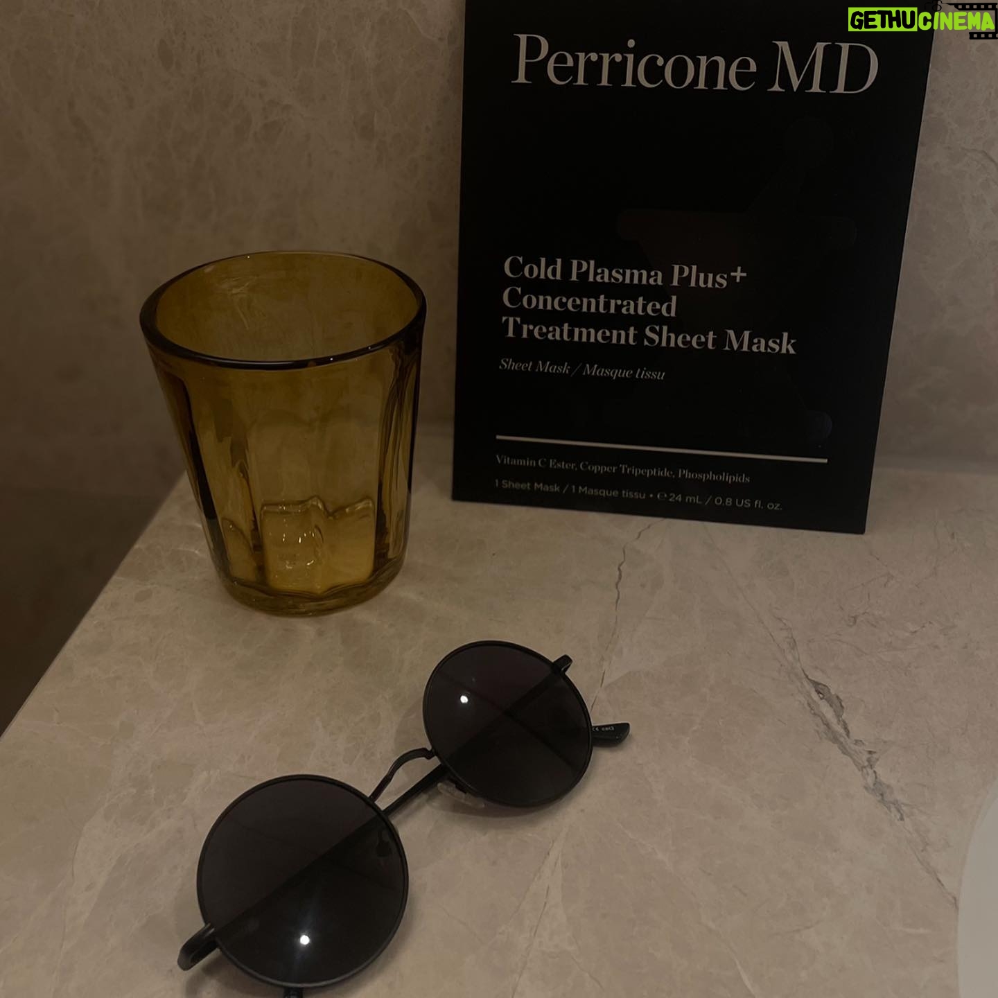 Anna Geislerová - 700 Likes - Moje maska se jmenuje Cold plasma plus
Není čas ztracet čas a proto chci jen to nejlepší..:)) pro sebe i svou pleť. @perriconemd_czsk #spoluprace #skincare #facemask 🎏🎏🎏