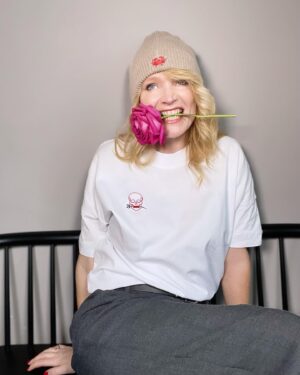 Anna Geislerová Instagram - Tak jak to jde..? Ten nový rok..? Snažím se chytnout tempo ale nějak sem pozadu..:) zachraňuji se tím ze si dělám radosti. Jestli chcete taky , udělejte si radost u mě.. třeba.. Co tě nezabije..? 🌚🕊️🌝www.geislerka.cz  https://www.geislerka.cz/product-page/taška-g-písek