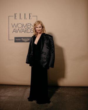 Anna Geislerová Instagram - Božská AŇA styled by me na galavečer Elle Women Awards

🤍

@geislerka 
@thomashabr 
@michaelaohemova 
@elleczech 

Sako @laformela šaty, šperky a psaníčko @thedressprague #thanku