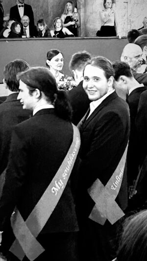 Anna Geislerová Instagram - Maturitní ples prvorozeneho syna! Bruno! Tak ted jeste dát tu maturitu! Jsem strašné dojatá a pyšná a rodina zase nezklamala! Bylo to rozkošný a dekuju ze jsme byli spolu! P.S.Lucerna pořád ve formě:)🫀🫀🫀🫀🫀🫀🫀🫀🫀🫀🫀🫀 @the_big_yoshi_ @geislerova_ester @lelageislerova @befelemix.pesevezler @lobsterami @kristyna_janackova_official @sylvie_janackova @verageislerova @stellousina @autismo_assailant @federemc @martin.h.krupa #maja #edie&šmorn #maturak