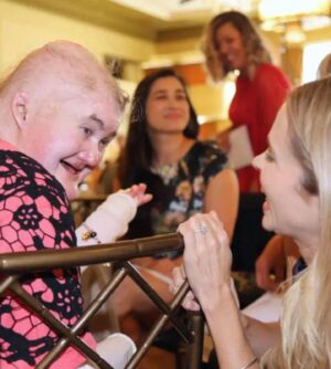 Anna Hutchison Instagram - Hey guys! This is Lisa🤩 She has #EB 🦋 She also has an epic sense of humor, an amazing outlook on life and STORIES😝 I’ve linked Lisa’s story in my bio. Please watch it. Lisa is such an inspiration. To all of you who have donated to @ebresearchaus , THANK YOU 😊 The research being done is helping gorgeous people like Lisa manage their EB. Your donations are making a difference ✨ And with your help we will #CureEB 💕 #ebawarenessweek