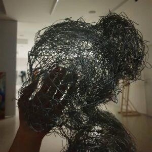Anna Jakab Rakovská Instagram - Jedina zachytena "reminiscence" z @doxprague. Lebo inak sa radsej len divam. Skvele miesto. Choďte tam :)
#veronika psotkova