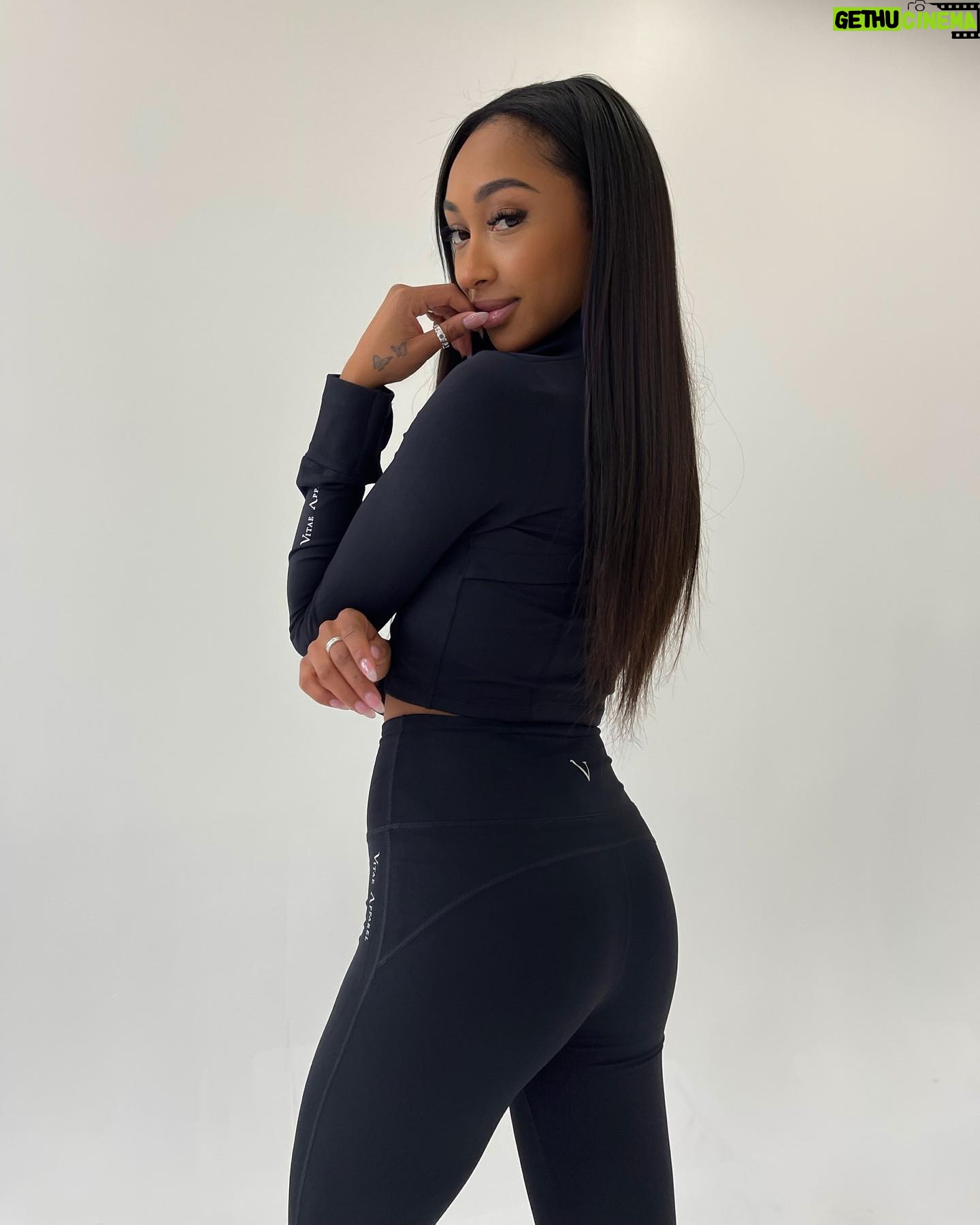 Anna-Maëlle Laprise - 1.1K Likes - The sport collection you NEED✨✨
@vitaeapparel new collection is now out! Don’t walk, RUN get yours!🤸🏽♂️
Use my code « annamaelle15 » for $$ off🤍