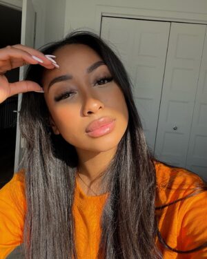 Anna-Maëlle Laprise Instagram - 🧡🦁🍊