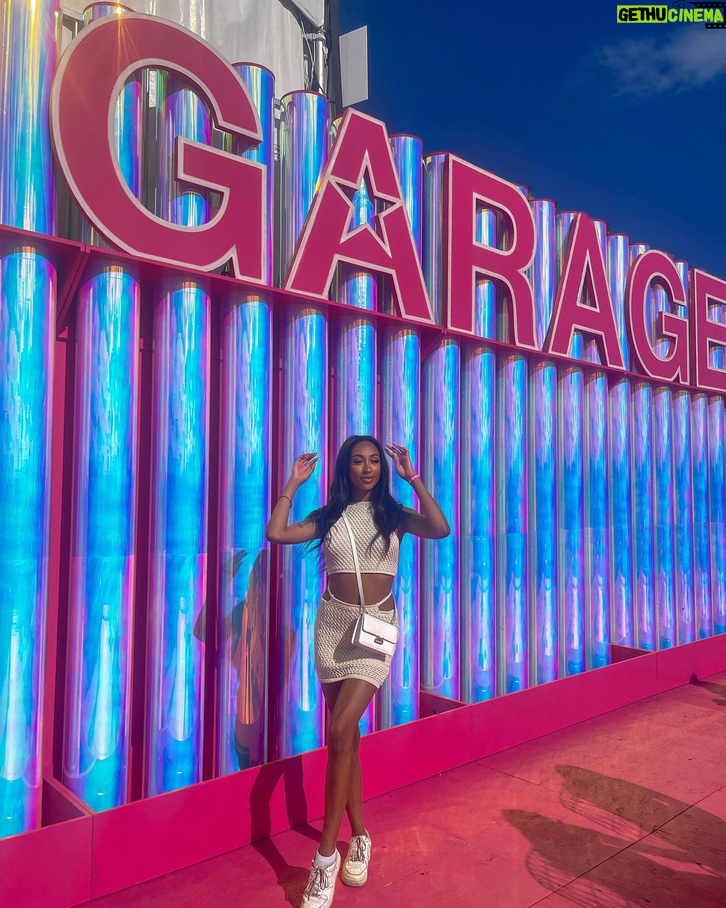 Anna-Maëlle Laprise - 1.3K Likes - @garageclothing x @osheaga 🎡💗🍭
#iweargarage #garage #osheaga