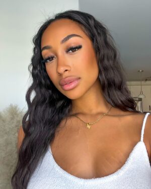 Anna-Maëlle Laprise Instagram - felt cute 🦦