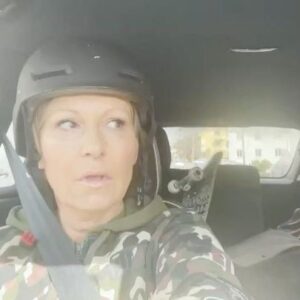 Anna Mannheimer Instagram - Fejden i P4!
Jag tog mitt poddstraff
som en dam och hängde naturligt med kidsen i en skatepark.
Kalla mig gärna Gangstadamen
@fejdenip4 @srplay @hectorapa @karin_janson @annaspolander