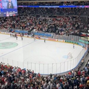 Anna Marie Purić Instagram - Naši chlapci zahrali včera krásne a bratia postupujú! 🏒 Boli sme prvýkrát na majstrovstvách sveta naživo a musím povedať, bol to životný zážitok. Atmosféra by sa dala krájať. Fandíme ďalej! 🇸🇰❤️🇨🇿 #mssveta2024 #IIHF #ICEHOCKEY #LADOVYHOKEJ