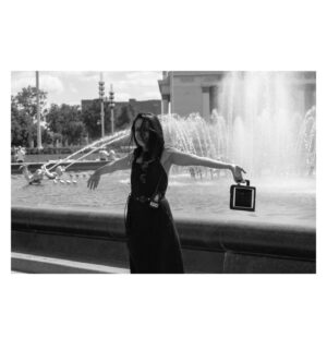 Anna Melikyan Instagram - «Нежность» - мой самый добрый, самый светлый и самый веселый фильм! ❤️ смотрите скоро новые приключения Елены Ивановны Подберезкиной на @ivi_official И пусть у нее все получится) #нежность #путьеленыивановны 📷 @ugolphoto