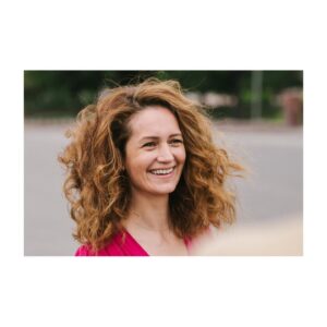 Anna Melikyan Instagram - По странному стечению обстоятельств закончили сегодня снимать наш сериал «Нежность» в Абхазии в день рождения его главной героини и музы Вики Исаковой! @v_isakova ❤️❤️❤️ Как всегда говорю СПАСИБО всем, кто прошел со мной этот удивительный путь и смотрите нашу Нежность в ноябре на @ivi_official #нежность #путьеленыивановны 📷 @ugolphoto
