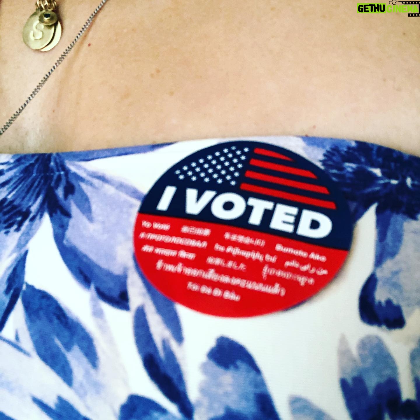 Anna Silk - 1.9K Likes - ...and it’s being tracked and we are checking it was counted! Phew! #vote