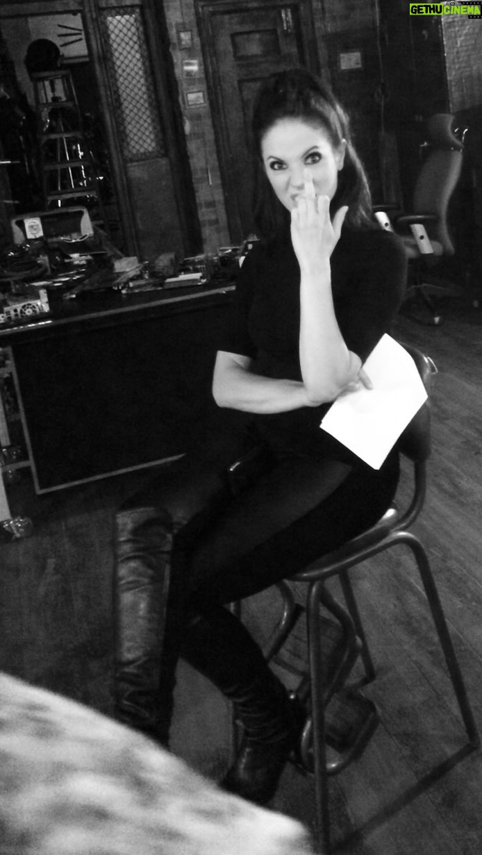 Anna Silk - 3.1K Likes - Ready for the weekend 👊🏼