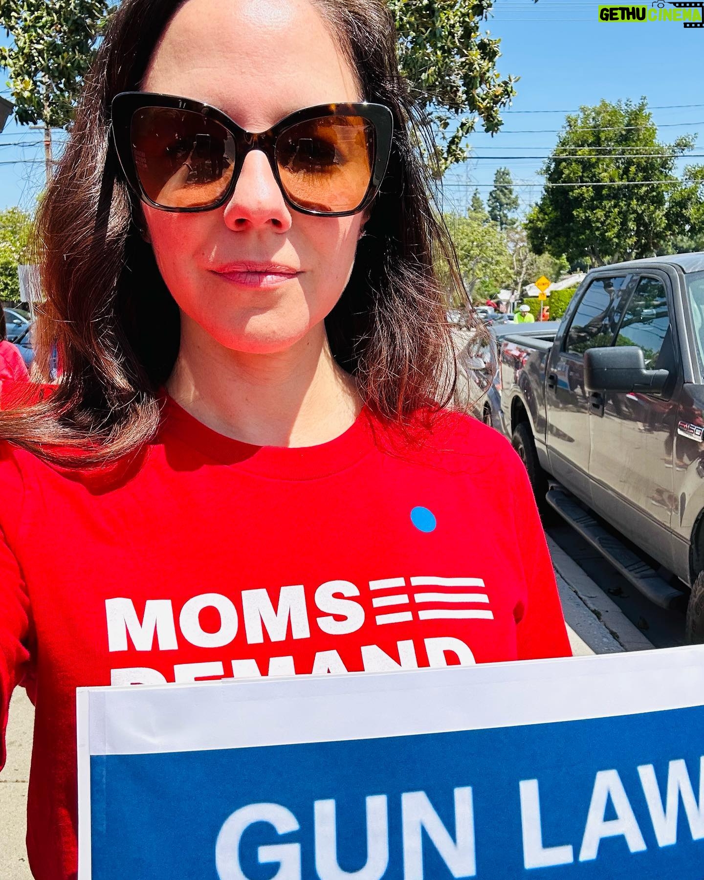 Anna Silk - 2.9K Likes - @momsdemand #assaultweaponsban #fedup