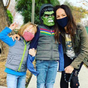Anna Silk Instagram - Happy holidays from us!!! Sam is double masked for your protection❤️.