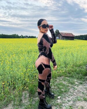 Anna Abreu Instagram - Ootteko käyny jo kuuntelee uuden biisin? Paholainen (querido) feat. @averagekidluke out NOW. Lyriikkavideo tulossa pian. 👿🔥 Swipe ⏪

Visuaalit: 

Dir.@jackmurda_ & @attedigital 
Dop. @attedigital 
Prod. @jerrylepo 
Gaffer. @murtomies 
Tuotanto: @askelcompany
Stailaus: @martinamartiala 
Muah: @saapra