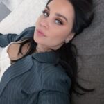 Anna Abreu Instagram - Nyt on kyl kaikkensa antanu olo. Huhhuh. Viikonloppuna vedettiin keikat Tampereella ja Tahkolla, kiitos niistä. Kiitti myös kutsuvieraille tän päivän keikasta Warnerin joululounaalla.🫶 Täl viikol viel yks keikka (Mäntässä🔥) ja sit jään lomalle ja palaan vast joskus tammikuun alkupuolella. Aion ottaa myös sometauon koko loman ajaks, joten tän viikon jälkeen en aio tänne päivitellä mitään. Älkää siis huolestuko. (Oikeesti tiiän et ketään ei kiinnosta haha.) Ens vuonna julkaistaanki tänne aika paljon matskuu ja sitäki enemmän musaa. 🥹🫶