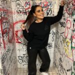 Anna Abreu Instagram - Tää kuvakollaasi kuvastaa hienosti mun fiilistä siitä, että mä esiinnyn kohta Tavastialla mun vikalla Stadin keikalla ennen kesää. 😂Onnellinen, mutta pelokas. Silmät on sielun peili, niin sanotaan. 20.30 nähään! Tulkaa ajoissa, tulee olee mestat tukossa!