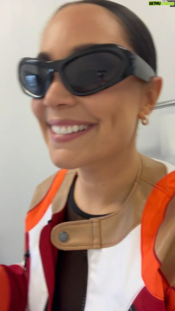 Anna Abreu Instagram - Kesän vika festari ens viikolla Tapiolassa. Tää on menny NIIN nopeesti, ettei mitää järkee. Kiitos huikeesta viikonlopusta Powerpark ja @aurafest 🫶🥹 📷: @t.salmine Edit: 🤚🏼