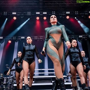 Anna Abreu - 12.1K Likes - RUISROCK 22 -keikka kuvina.❤️ Kiitos jokaiselle, mä nautin joka sekunnista. Kiitos uskomaton yleisö ja mun koko loistava crew. Näist keikoista ei tulis mitään ilman mun tiimii. Vähän videomatskuu tulossa myöhemmin. 📸 @t.salmine
