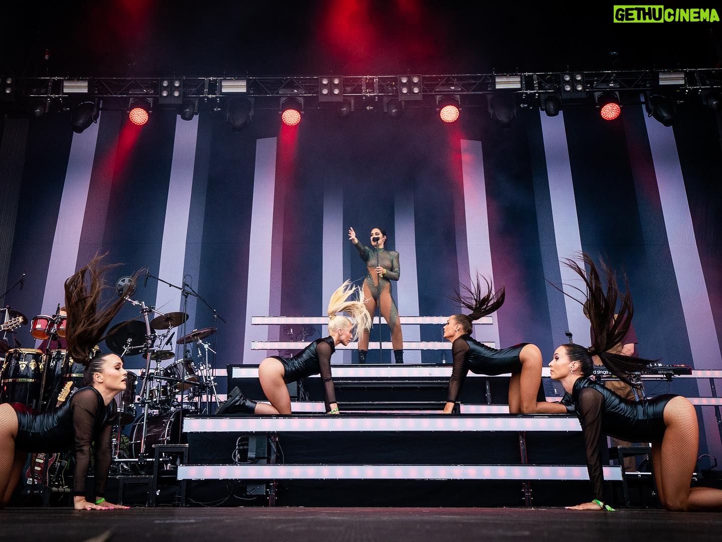 Anna Abreu - 12.1K Likes - RUISROCK 22 -keikka kuvina.❤️ Kiitos jokaiselle, mä nautin joka sekunnista. Kiitos uskomaton yleisö ja mun koko loistava crew. Näist keikoista ei tulis mitään ilman mun tiimii. Vähän videomatskuu tulossa myöhemmin. 📸 @t.salmine