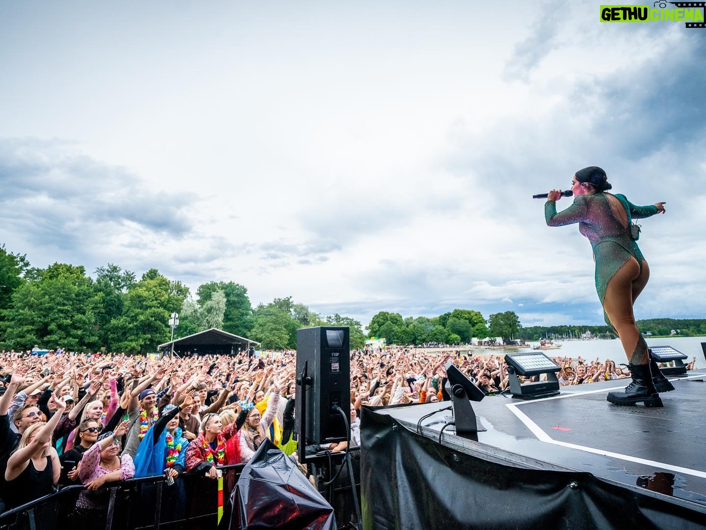 Anna Abreu - 12.1K Likes - RUISROCK 22 -keikka kuvina.❤️ Kiitos jokaiselle, mä nautin joka sekunnista. Kiitos uskomaton yleisö ja mun koko loistava crew. Näist keikoista ei tulis mitään ilman mun tiimii. Vähän videomatskuu tulossa myöhemmin. 📸 @t.salmine