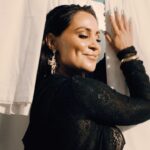 Anna Abreu Instagram – MUN UUS BIISI VALHEISTA KAUNEIN ULKONA NYT!! 🔥🔥
Saa jakaa, saa kommentoida, saa tanssia!