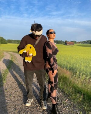 Anna Abreu Instagram - Ootteko käyny jo kuuntelee uuden biisin? Paholainen (querido) feat. @averagekidluke out NOW. Lyriikkavideo tulossa pian. 👿🔥 Swipe ⏪

Visuaalit: 

Dir.@jackmurda_ & @attedigital 
Dop. @attedigital 
Prod. @jerrylepo 
Gaffer. @murtomies 
Tuotanto: @askelcompany
Stailaus: @martinamartiala 
Muah: @saapra